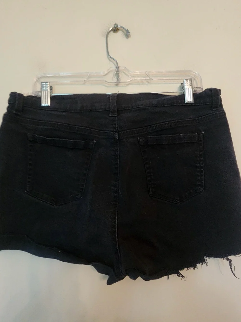 Gloria Vanderbilt Amanda black shorts size 16